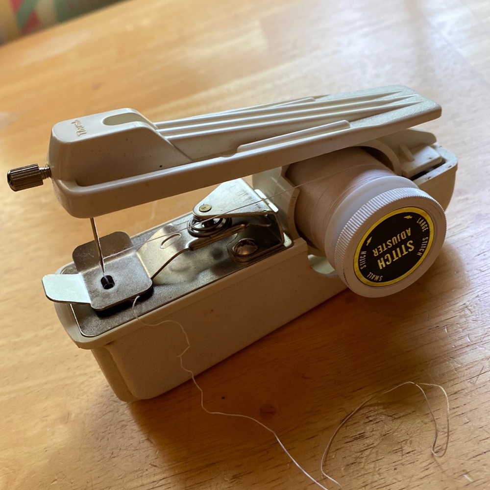 Mini Portable Needlework Cordless Tailor Stitch Hand-held Sewing Machine Home